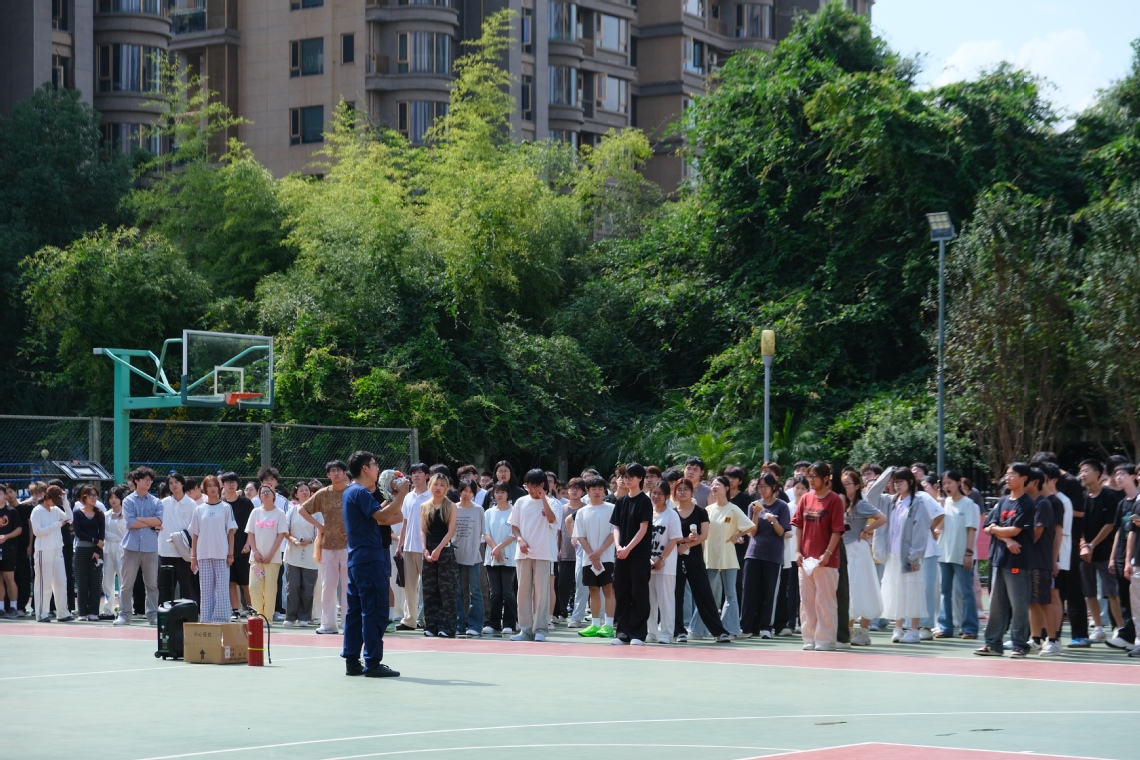 鹿城学院开展校园消防安全...
