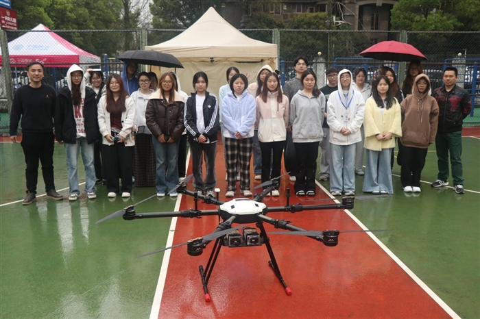 “课堂学原理，野外练实操...