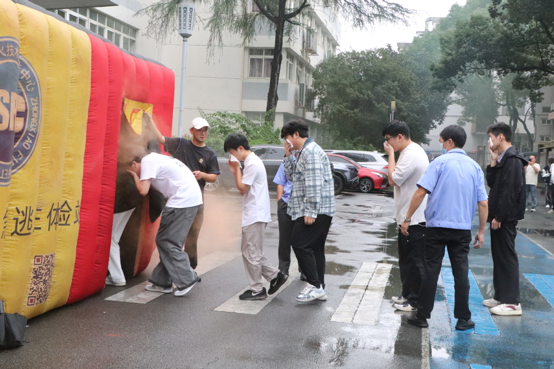 实战演练筑防线消防安全入...